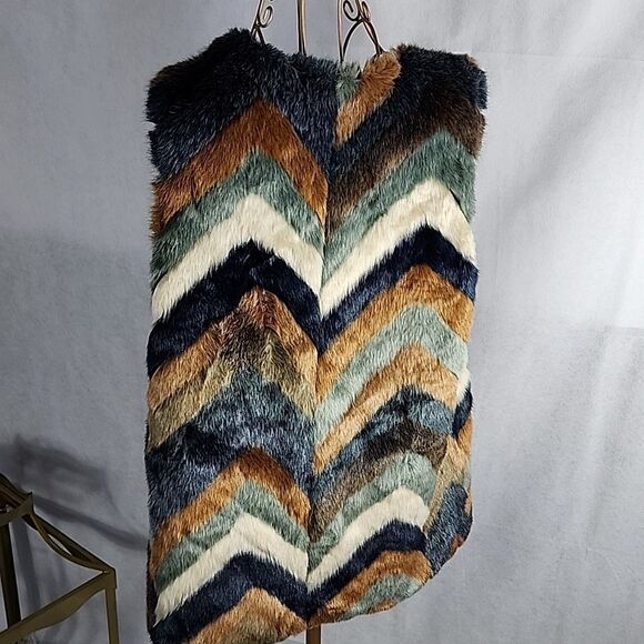 Cabin Core Multicolor Herringbone Faux Fur Vest - Picture 4 of 9